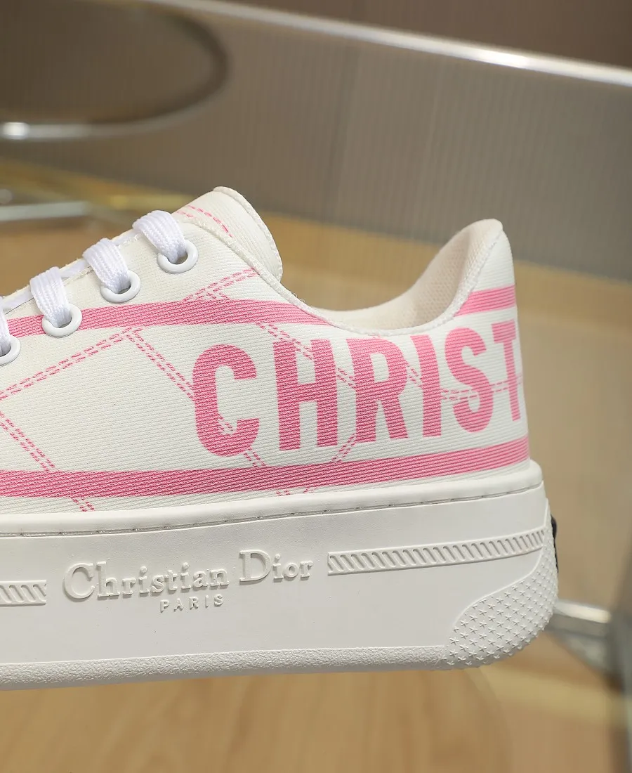 👟👟Ex-factory price 440👟👟 DIOR Dior's new thick-soled sports white shoes, electro-embroidered fabric, embroidered letters, breathable mesh lining, sheepskin for foot pads, lightweight outsole. Size: 35-40 (41 customized)